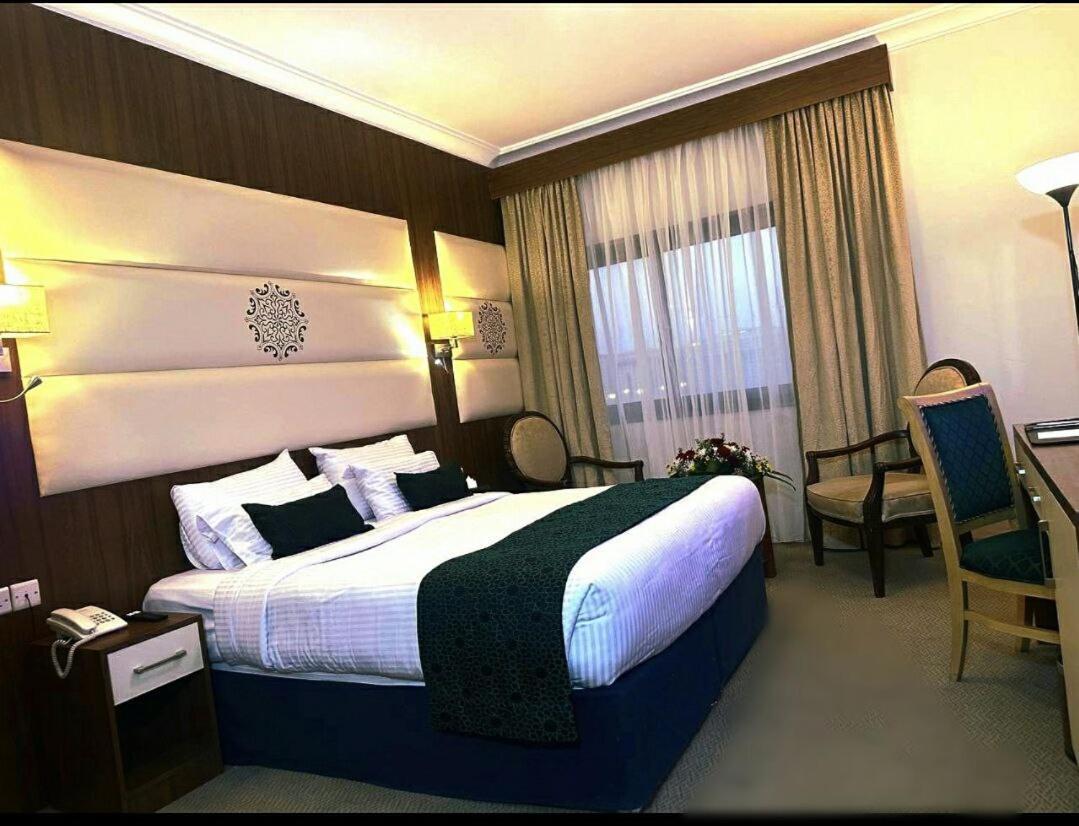 One Inn Hotel Medina Eksteriør bilde