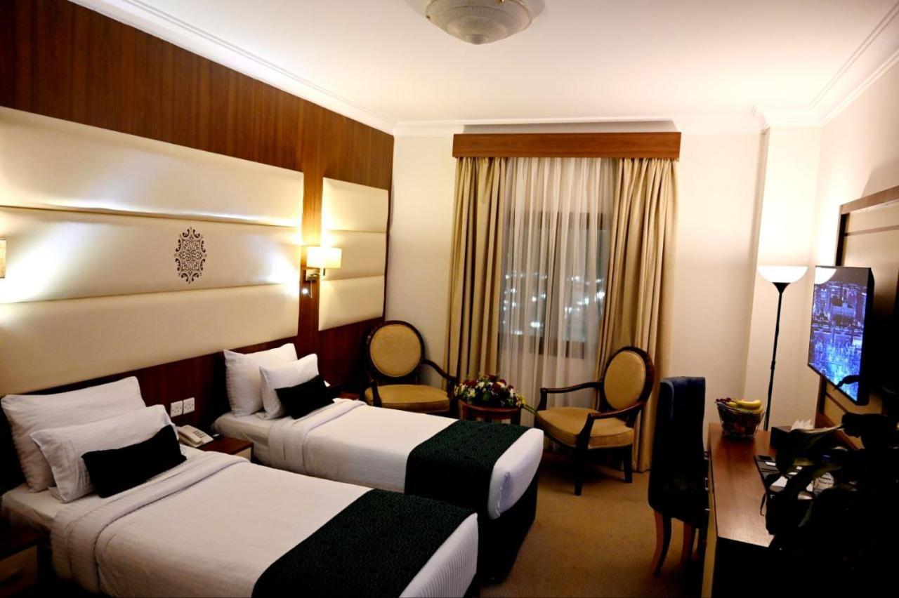 One Inn Hotel Medina Eksteriør bilde