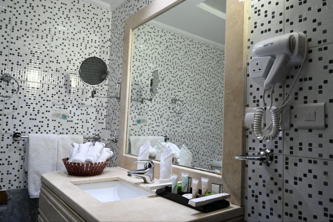 One Inn Hotel Medina Eksteriør bilde